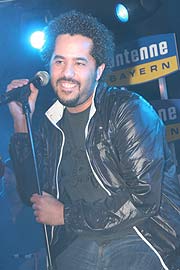 Adel Tawil stand mit Ich + Ich auf der Bühne der Antenne Bayern Live Kantine (Foto: Martin Schmitz)